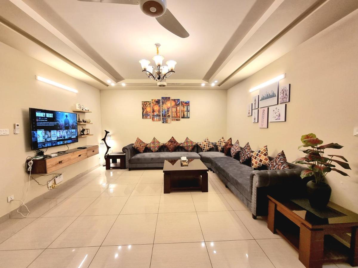 Luxurious Landing Apartments & Suites Bahria Town Равалпинди Екстериор снимка