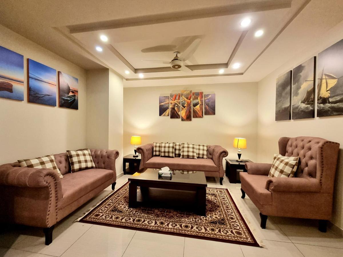 Luxurious Landing Apartments & Suites Bahria Town Равалпинди Екстериор снимка